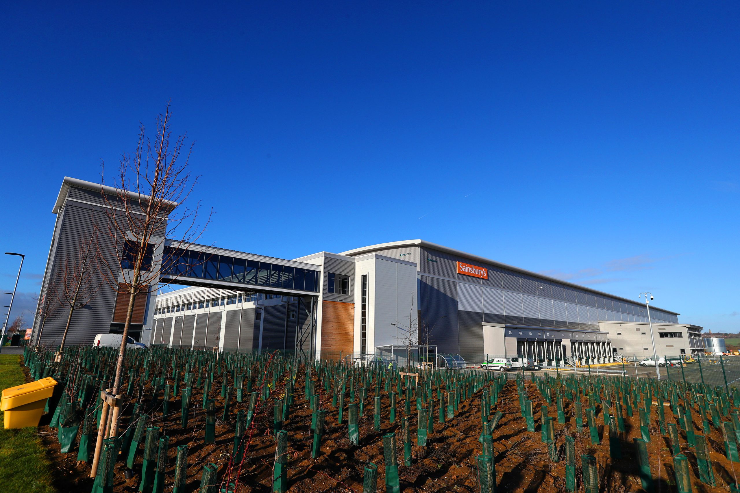 SAINSBURYS PINEHAM FROZEN NATIONAL DISTRIBUTION CENTRE - BASE BUILD
Pictures by Adam Fradgley
Pictured at GV / General View of the exterior & signage
The new Sainsbury's National Frozen Distribution Centre featuring a 2.7KM2 -25c freezer - built by Base Build Services